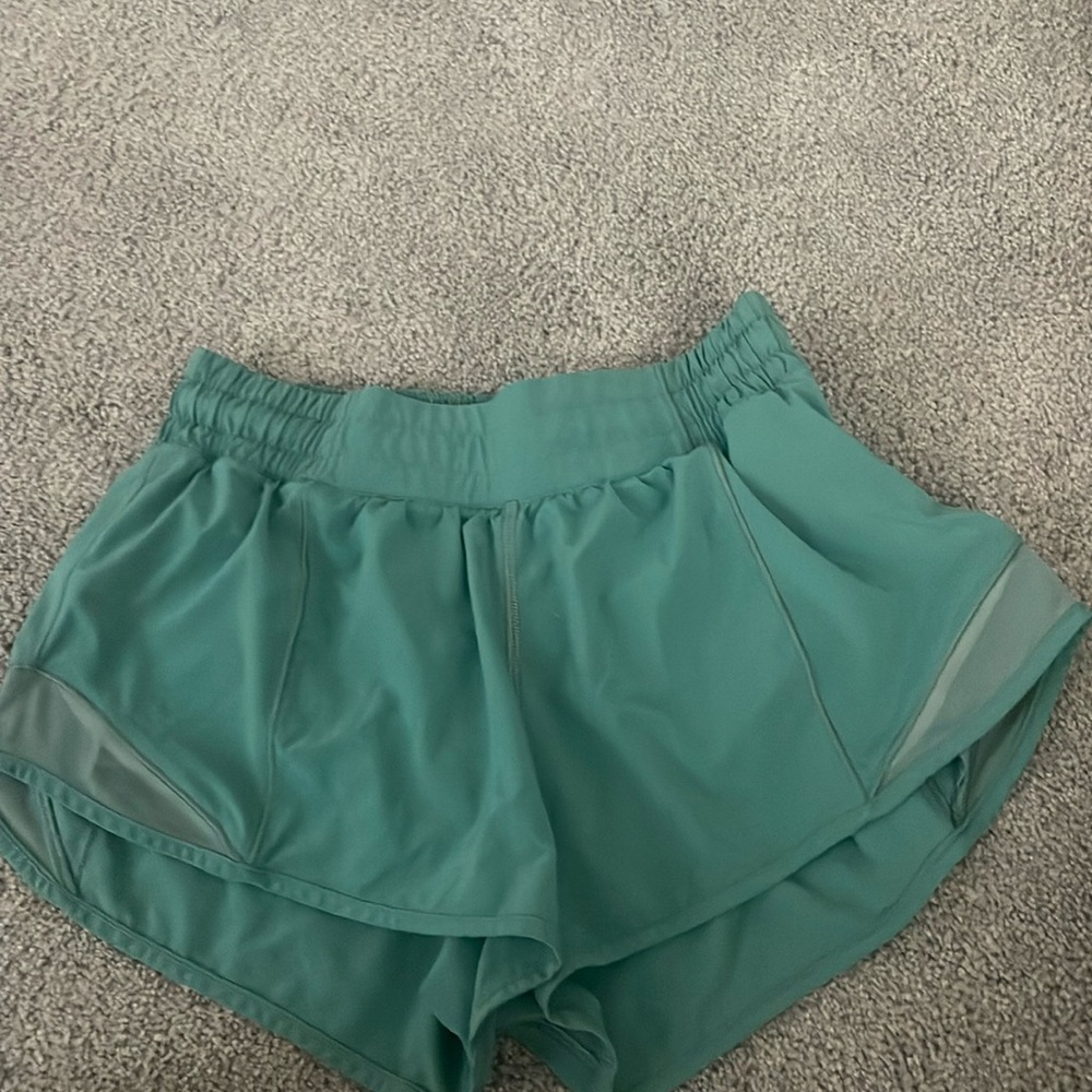 Lululemon hotty hot 2.5 shorts